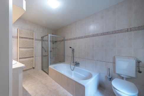 130-Badkamer-en-suiteBG1-1