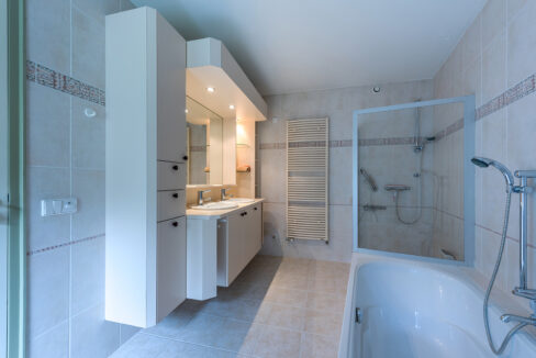 132-Badkamer-en-suiteBG1-2