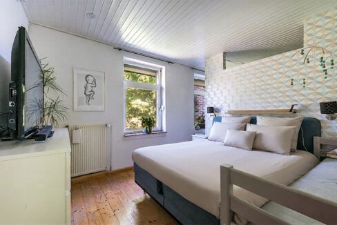 180-Masterbedroom1-1