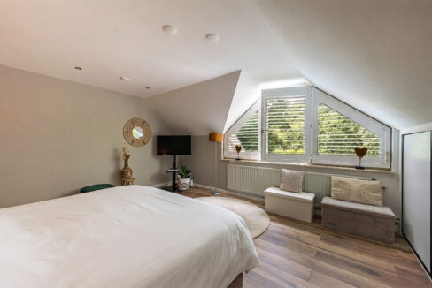 182-Masterbedroom1-2