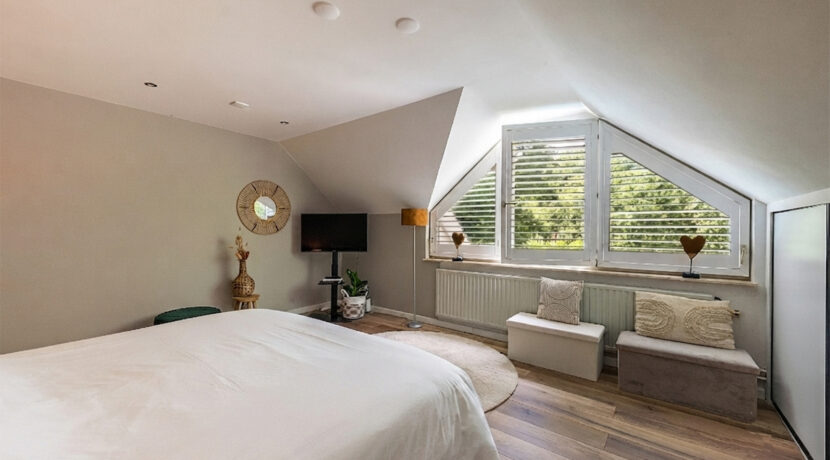 182-Masterbedroom1-2
