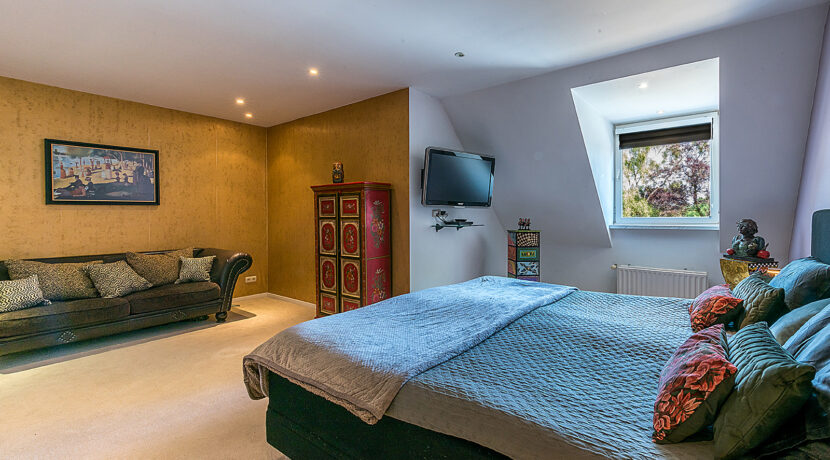 182-Masterbedroom1-2