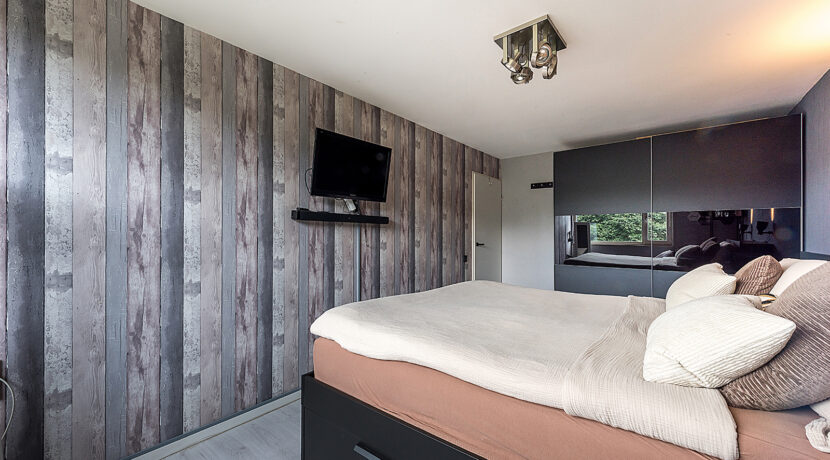 182-Masterbedroom1-2