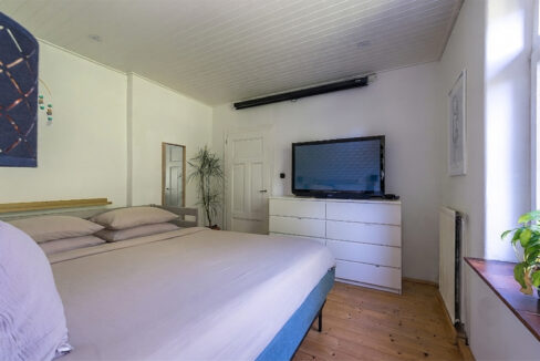 182-Masterbedroom1-2