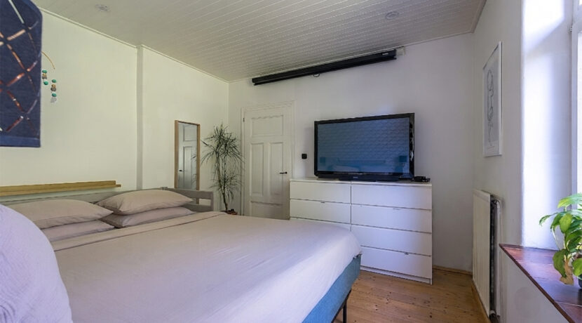 182-Masterbedroom1-2