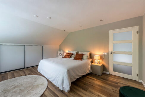 184-Masterbedroom10-3