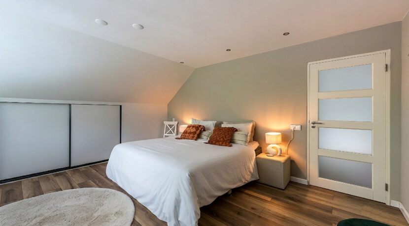 184-Masterbedroom10-3
