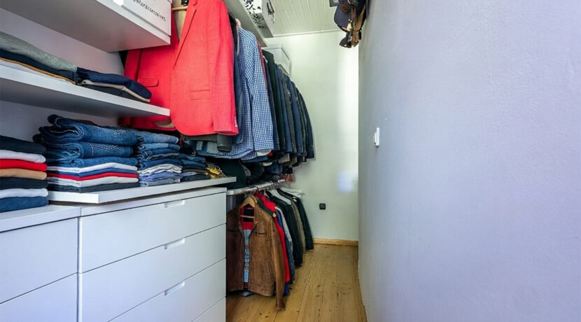 184-Walk-in-closet