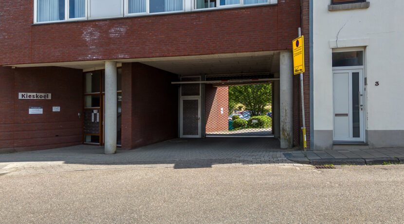 230-Ingang-Parkeerterrein