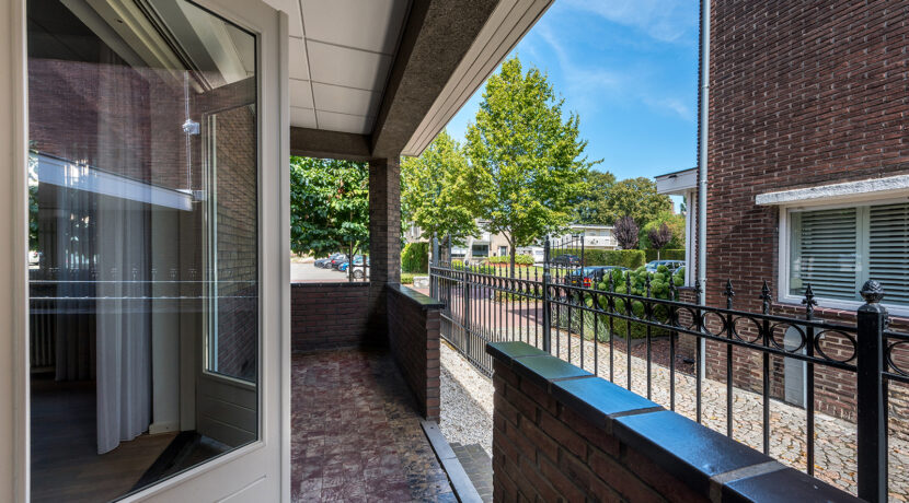 105-Zijbalkon-bij-zitkamer