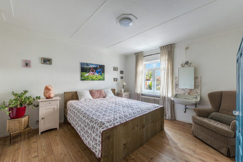 180-Masterbedroom1-1