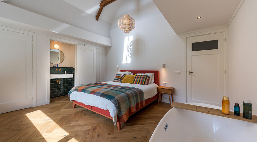 184-Masterbedroom1-3