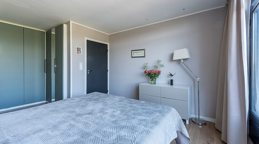 184-Masterbedroom1-3