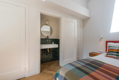 186-Masterbedroom1-4