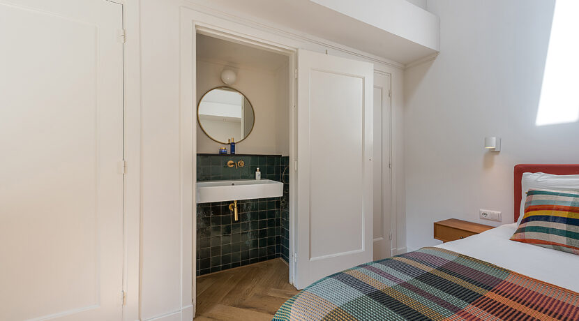 186-Masterbedroom1-4