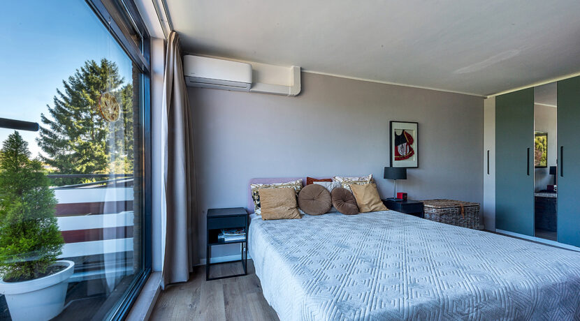 186-Masterbedroom1-4