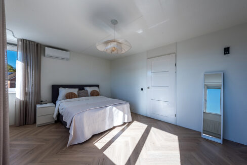 182-Masterbedroom1-2