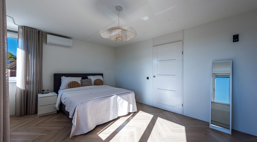 182-Masterbedroom1-2