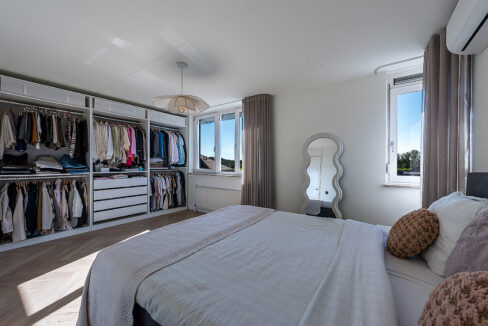 184-Masterbedroom1-3