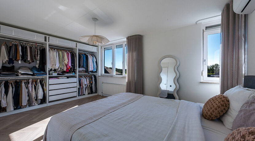 184-Masterbedroom1-3